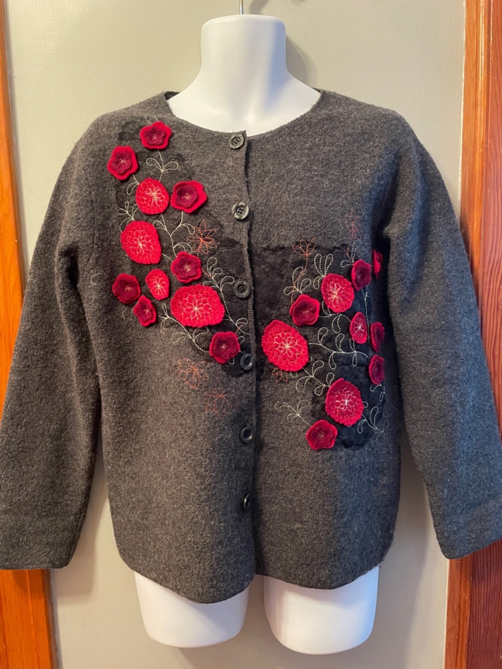 SUSAN BRISTOL Vintage Wool Button-Up Red Floral Appliqués Cardigan Sweater